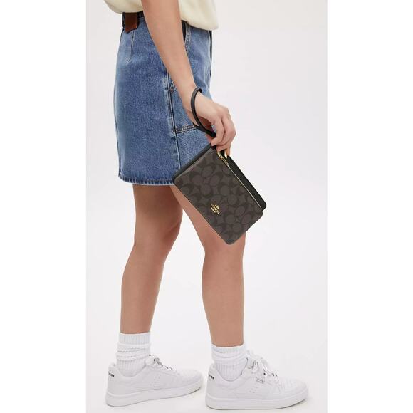 Coach Double Zip Wallet In Signature Canvas, Wristlet - Picture 2 of 13